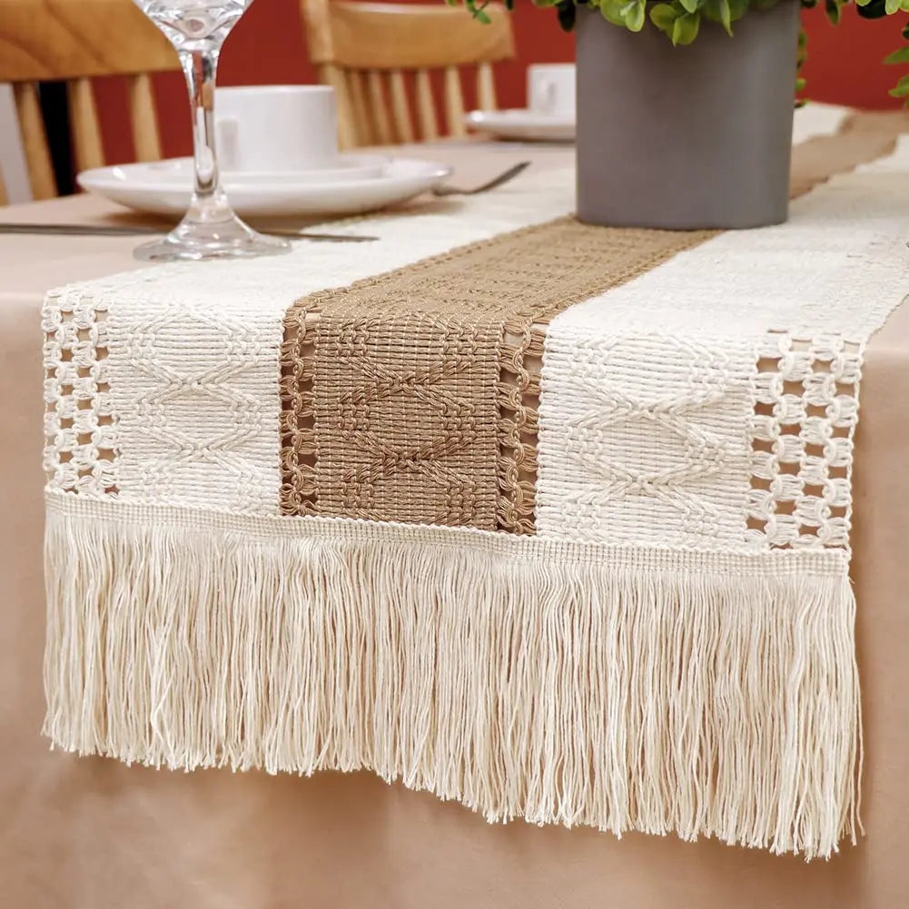 Caminho de Mesa em Juta com Crochê e Renda – Feito à Mão com Estilo Rústico