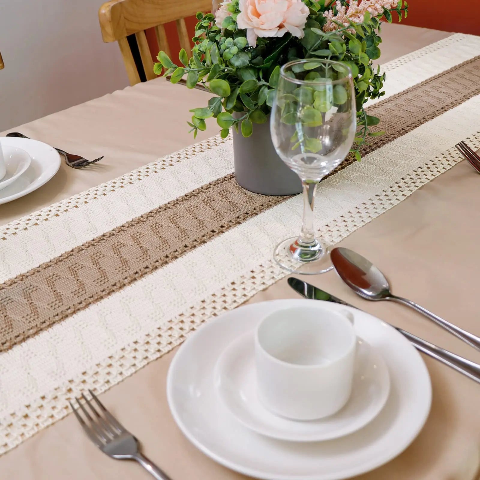 Caminho de Mesa em Juta com Crochê e Renda – Feito à Mão com Estilo Rústico