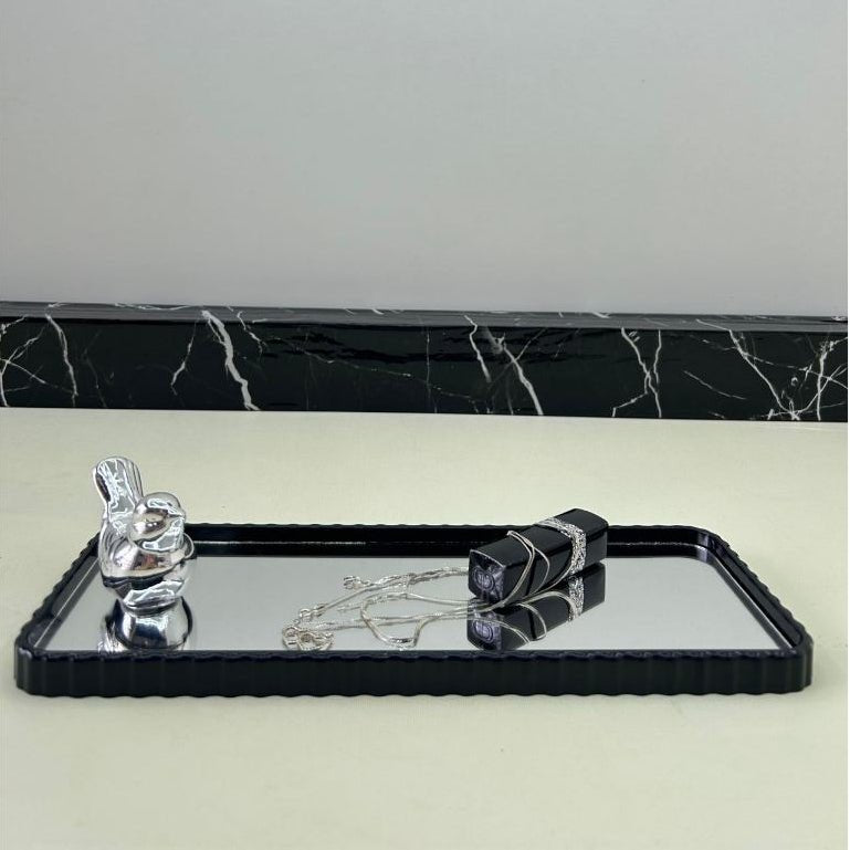 Bandeja Espelhada Dourada – Sofisticação e Versatilidade para Sua Decoração! - LK House