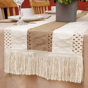 Caminho de Mesa em Juta com Crochê e Renda – Feito à Mão com Estilo Rústico